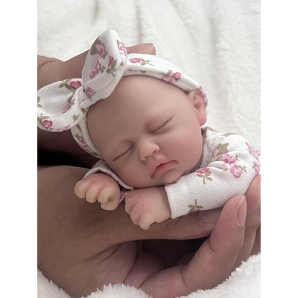 🆕7Inch Full Body Silicone Reborn Baby Dolls Newborn Girl Doll with Clothes - Picture 3 of 7